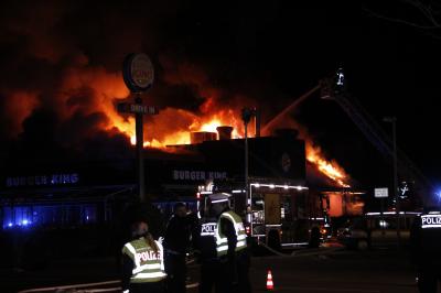 Pforzheim: Schnellrestaurant brennt komplett aus!